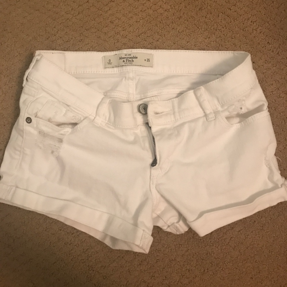 Abercrombie whits shorts!